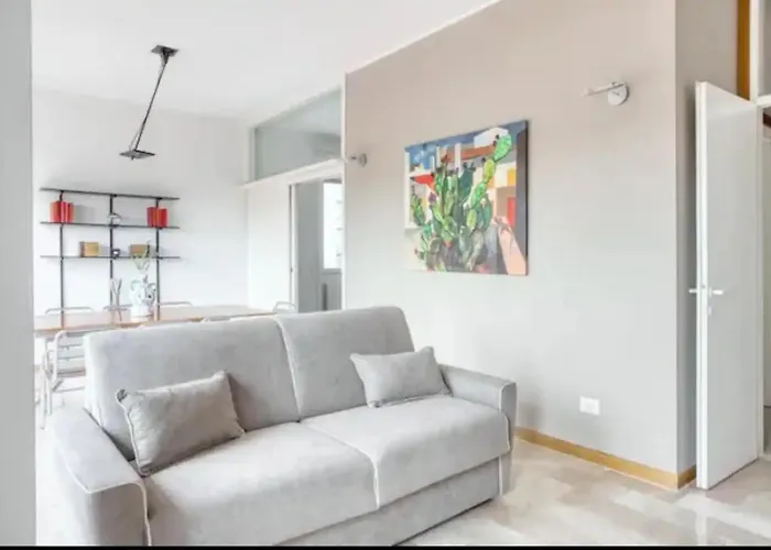 Amazing City Center Skyline Apartment