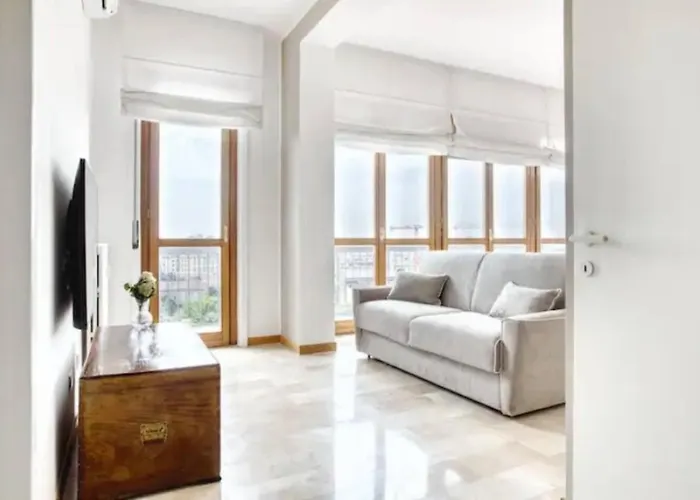 Amazing City Center Skyline Apartment